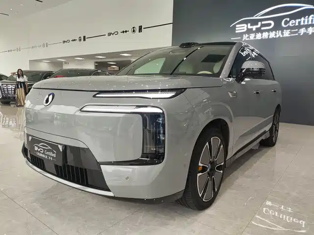 Denza Denza N8L 2025