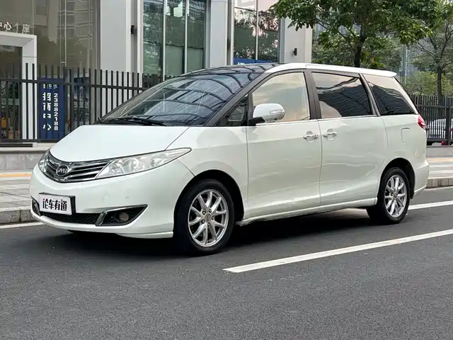 BYD BYD M6