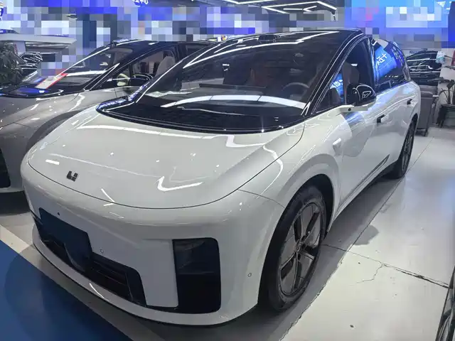 Li Auto Li i8 2025