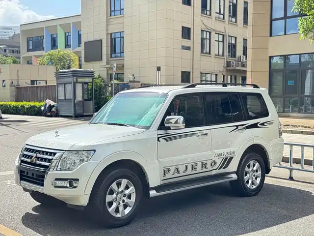 Mitsubishi Pajero (Import) 2020