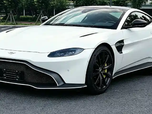 Aston Martin V8 Vantage 2020