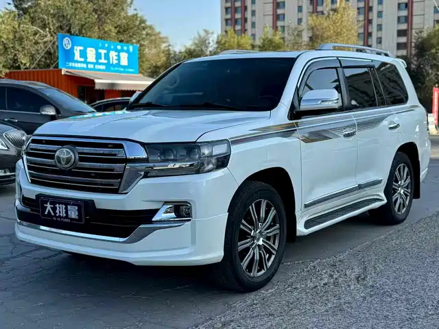 Toyota Land Cruiser 2011