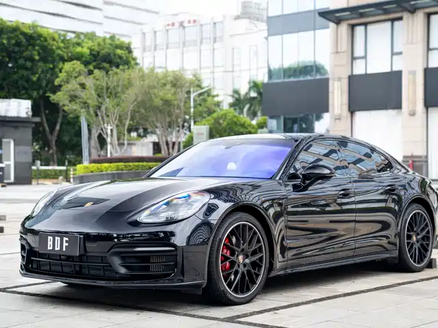 Porsche Panamera 2023