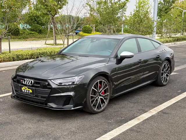 Audi Audi S7 2021