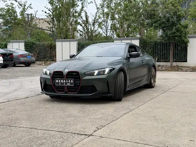BMW BMW M4 2025