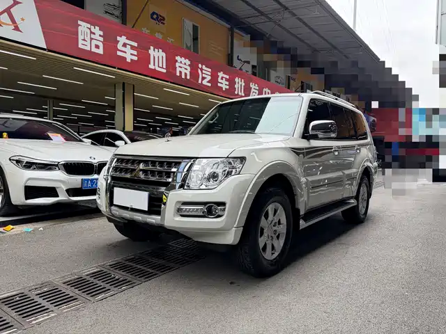 Mitsubishi Pajero (Import)