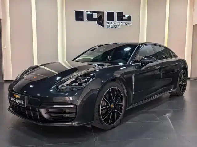 Porsche Panamera 2023