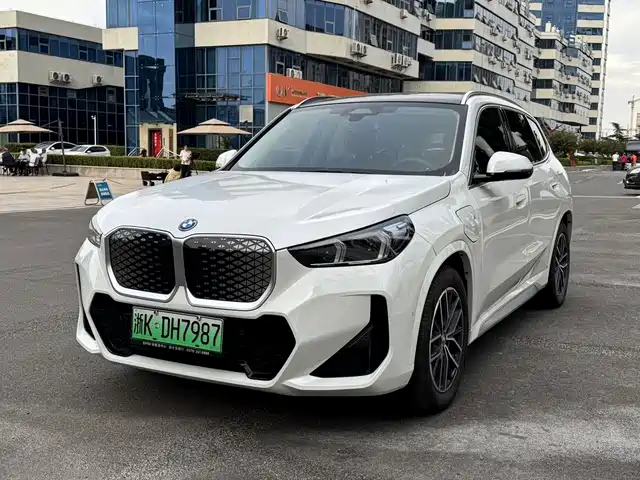 BMW BMW iX1