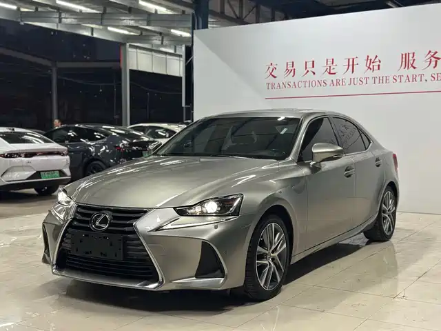 Lexus Lexus IS 2017