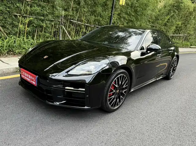 Porsche Panamera 2024