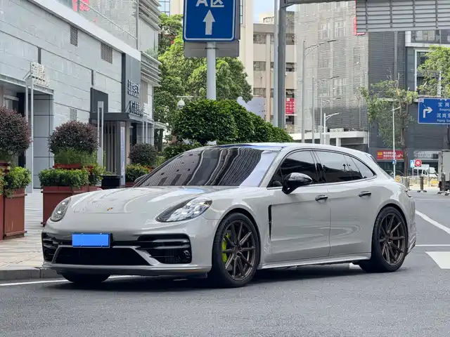 Porsche Panamera 2021