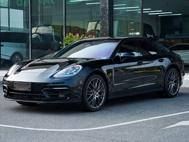 Porsche Panamera 2023