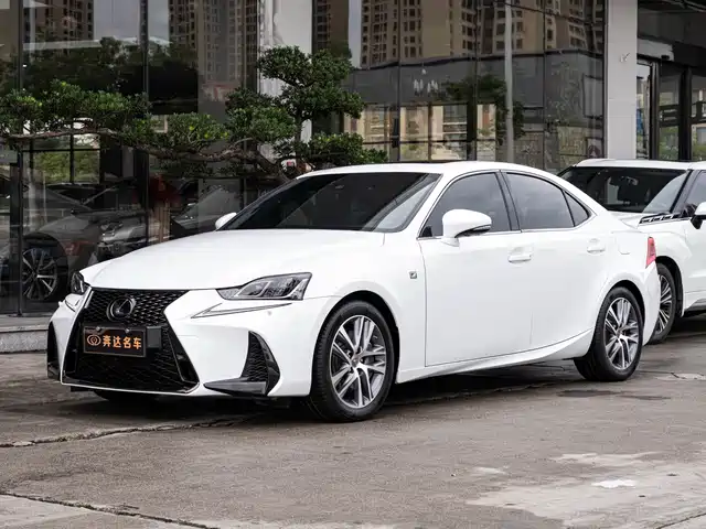 Lexus Lexus IS 2019