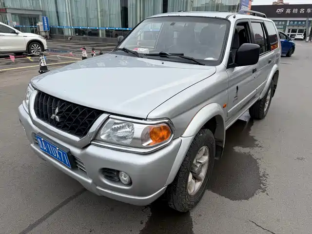 Mitsubishi Pajero Sport 2004