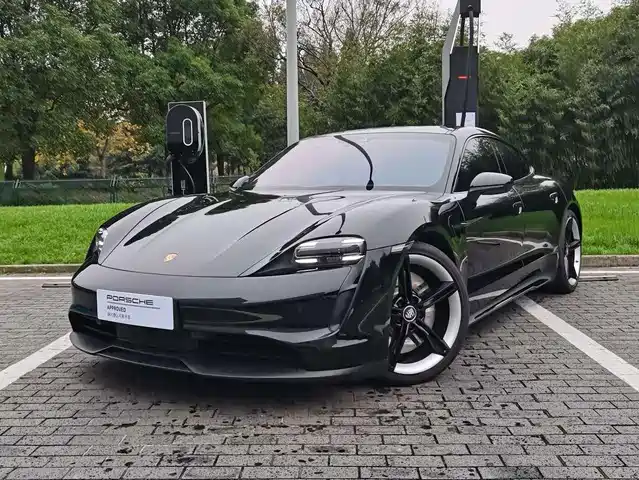Porsche Taycan 2021