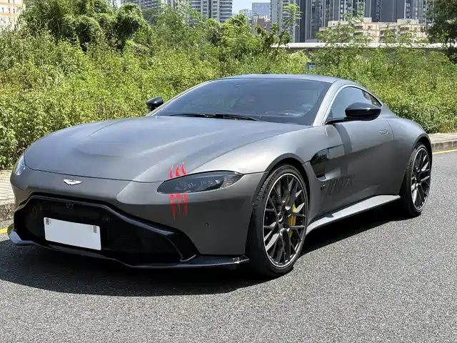 Aston Martin V8 Vantage 2019