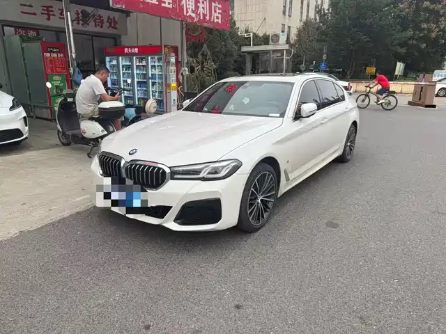 BMW BMW 5 Series 2021