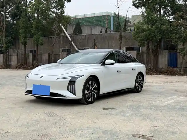 Dongfeng Fengxing Stellar S7