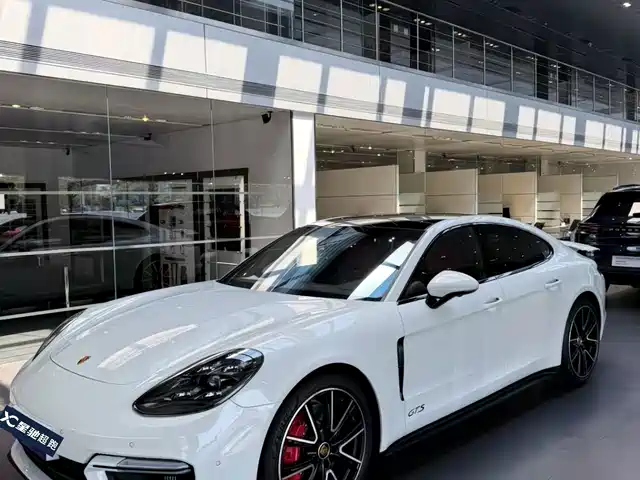 Porsche Panamera 2025