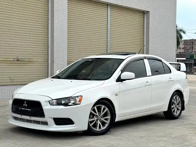 Mitsubishi Lancer EX 2013
