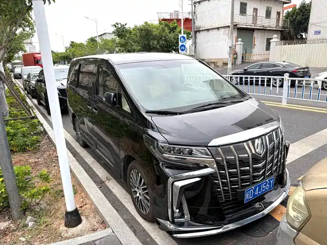 Toyota Alphard 2011