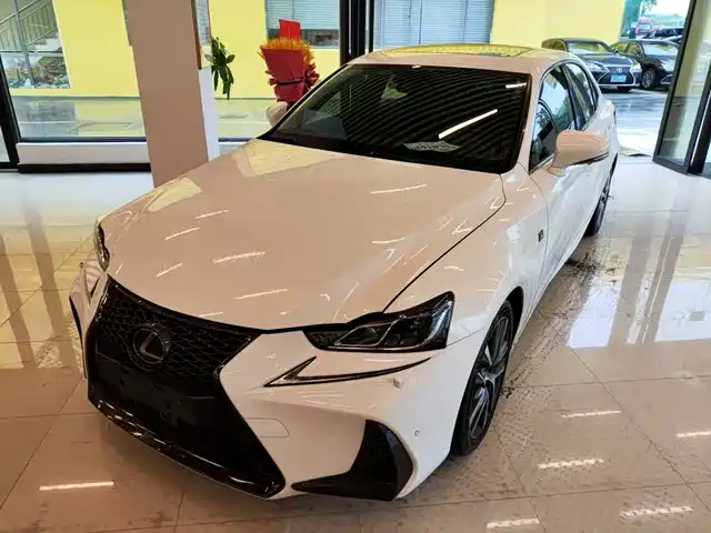 Lexus Lexus IS 2019