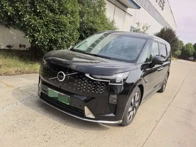 Volvo Volvo EM90 2024