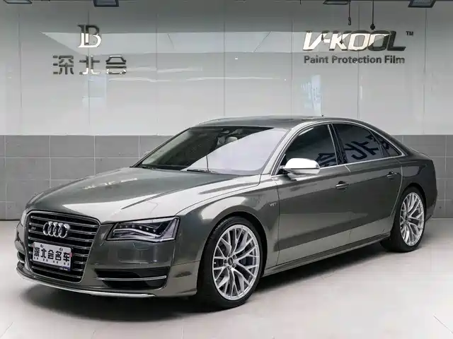 Audi Audi S8 2014