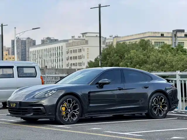 Porsche Panamera 2020