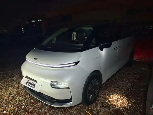 Geely Galaxy Yizhen L380