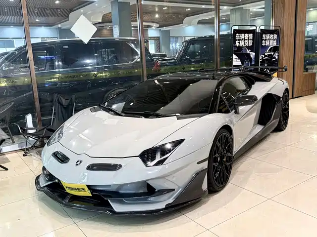 Lamborghini Aventador 2011