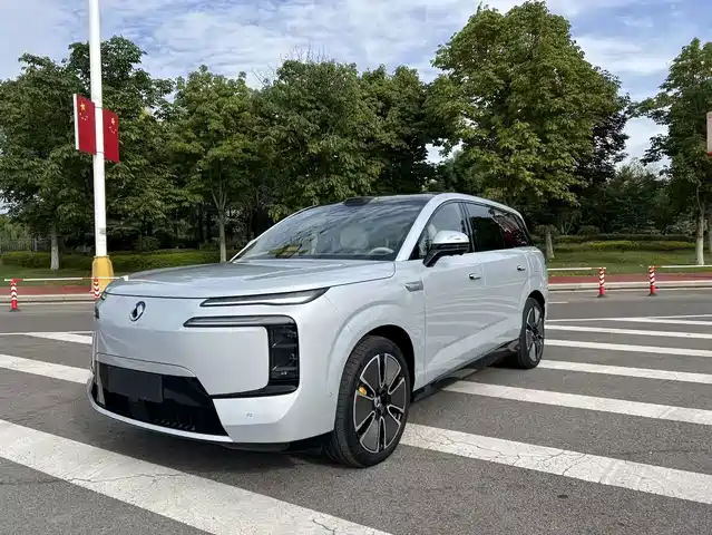 Denza Denza N8L 2025