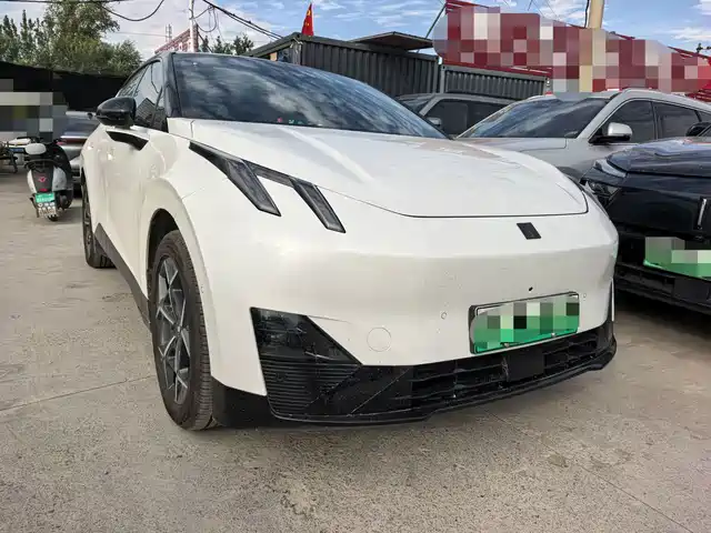 Lynk & Co Lynk & Co Z20 2025