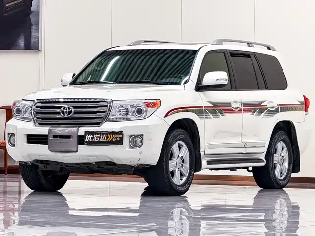 Toyota Land Cruiser (Import) 2012