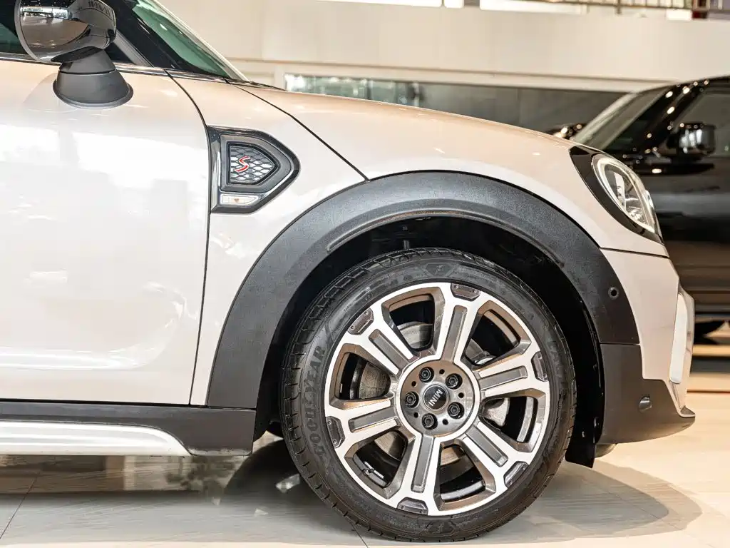 MINI MINI COUNTRYMAN