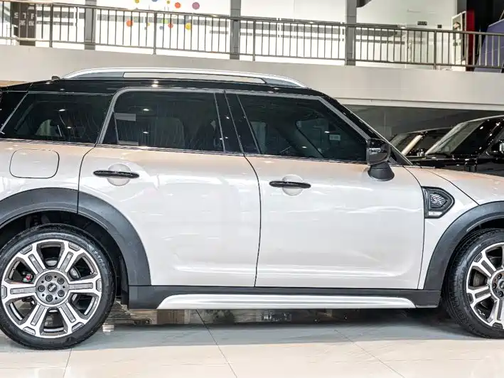MINI MINI COUNTRYMAN