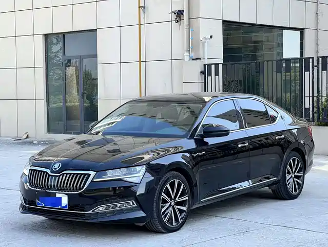 Škoda Superb 2025