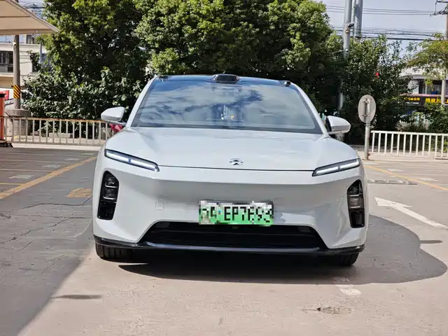 NIO NIO ET5 2025