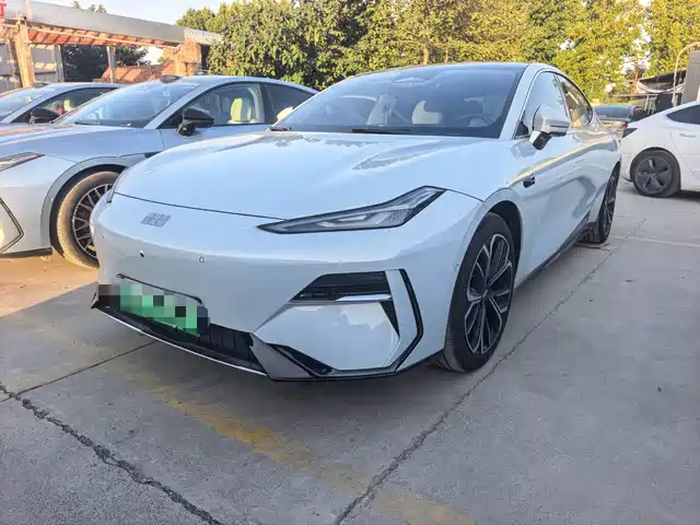 Geely Galaxy Galaxy E8
