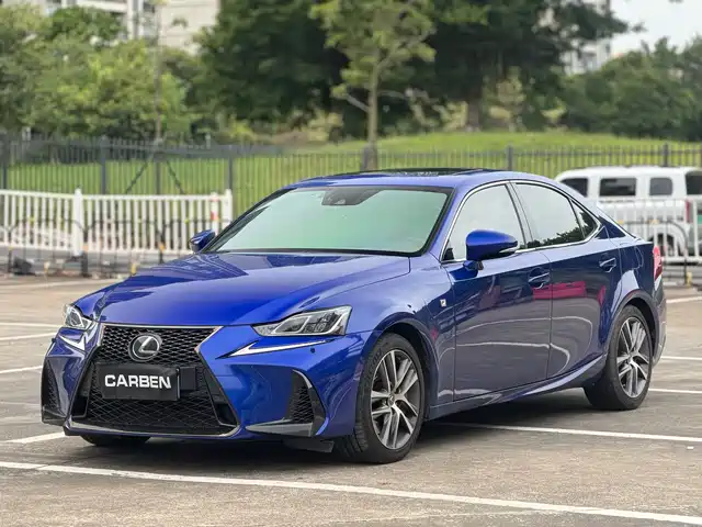 Lexus Lexus IS 2018