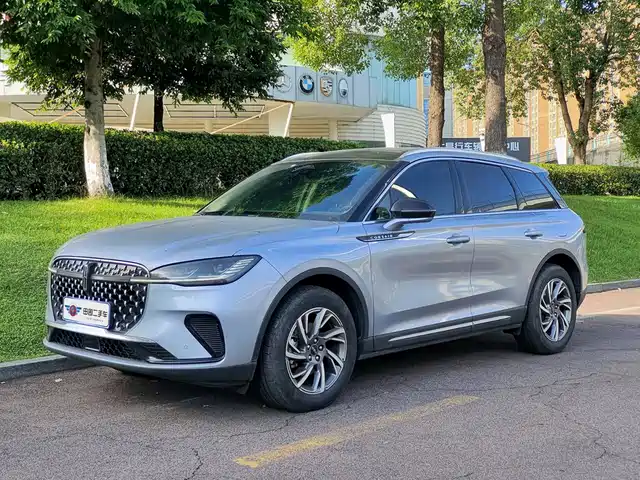 Lincoln Adventurer 2024
