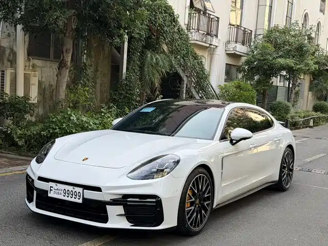 Porsche Panamera 2021