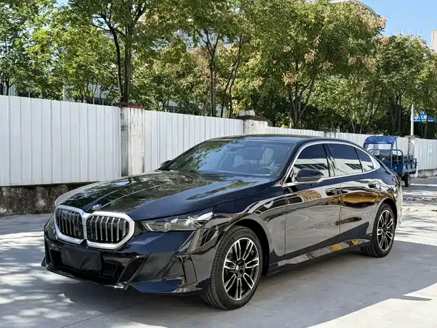 BMW BMW 5 Series 2025