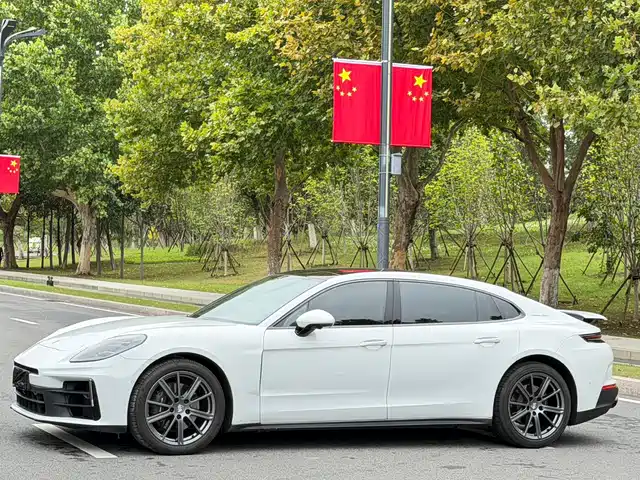Porsche Panamera 2024