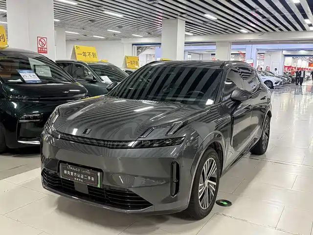 Lynk & Co Lynk & Co 08 EM-P 2025