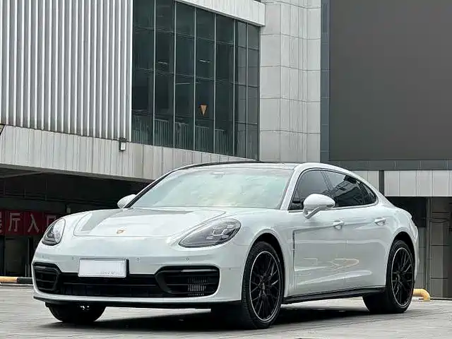 Porsche Panamera 2023