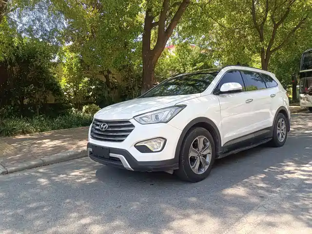 Hyundai Grand Santa Fe