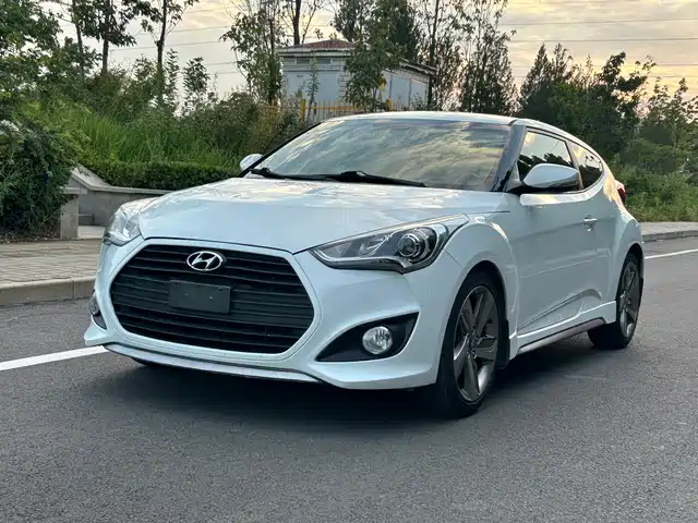 Hyundai Veloster 2012