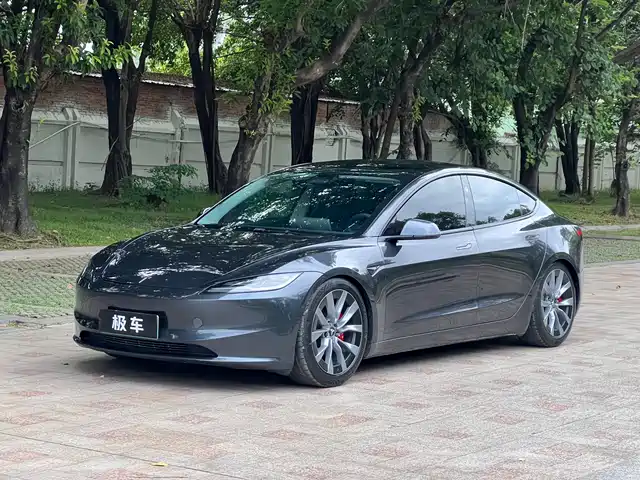 Tesla Model 3 2025