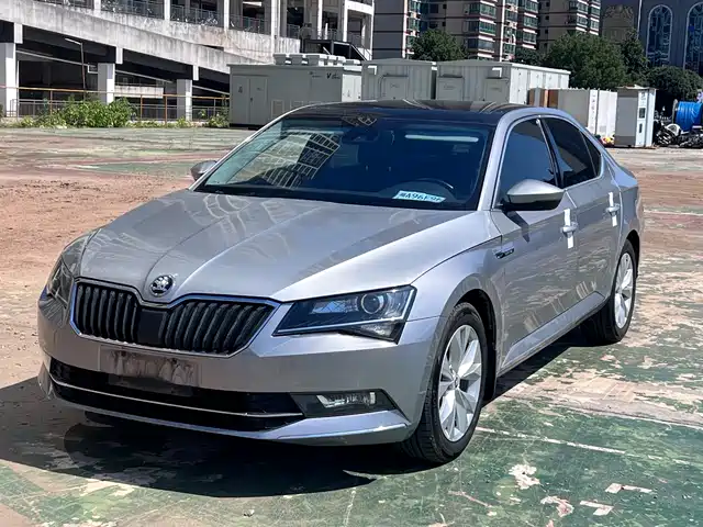 Škoda Superb 2016